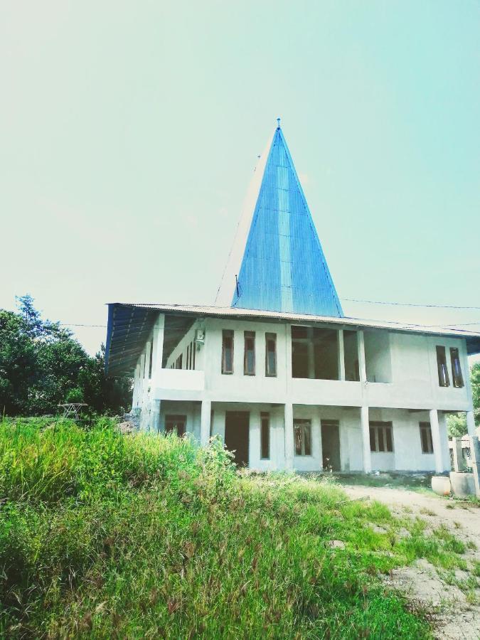 Lambo Homestay Waikabubak Exterior foto